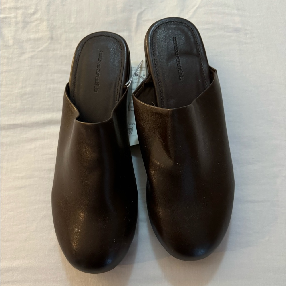 Amazon Essentials clogs